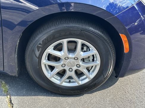 Used 2020 Chrysler Pacifica Touring image 14