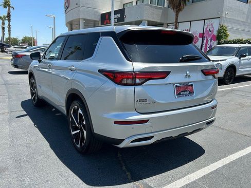 Used 2024 Mitsubishi Outlander AWD image 7