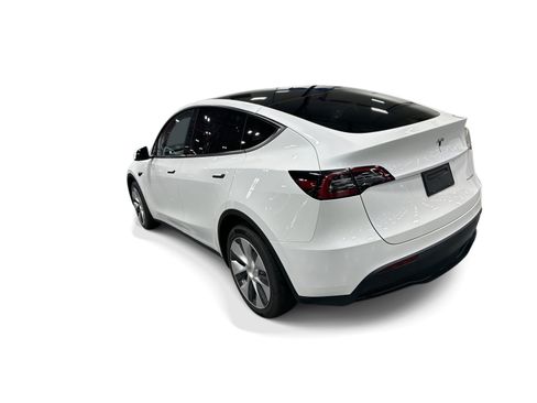 Certified 2023 Tesla Model Y Long Range AWD/4WD image 4