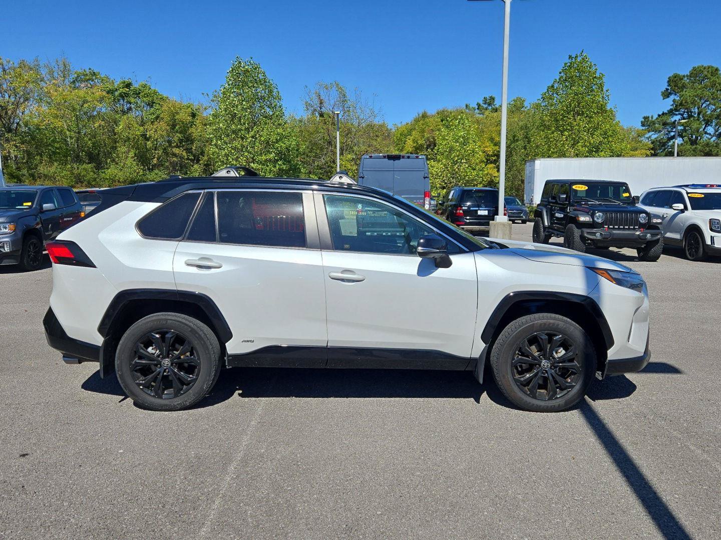 Used 2023 Toyota RAV4 XSE AWD/4WD image 8