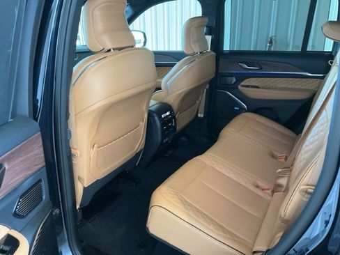 Used 2023 Jeep Grand Cherokee Summit w/ Luxury Tech Group V image 17