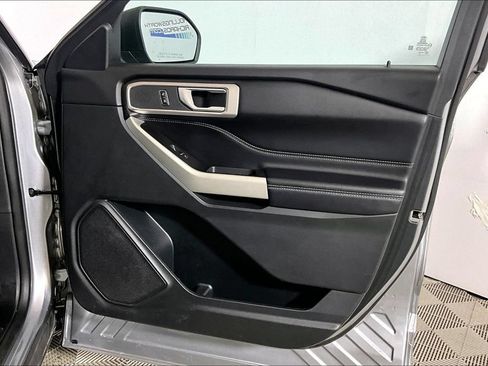 Used 2021 Ford Explorer XLT RWD image 19