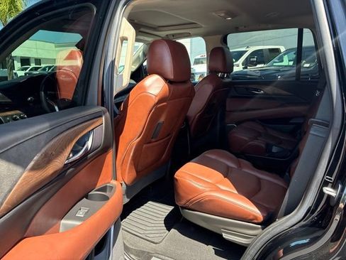 Used 2020 Cadillac Escalade Luxury AWD/4WD image 11