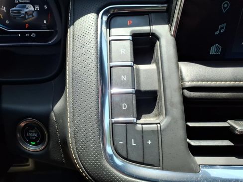 Used 2023 Chevrolet Tahoe Premier AWD/4WD image 28