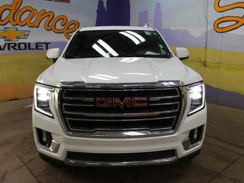 Used 2024 GMC Yukon XL SLT w/ SLT Luxury Package AWD/4WD image 3