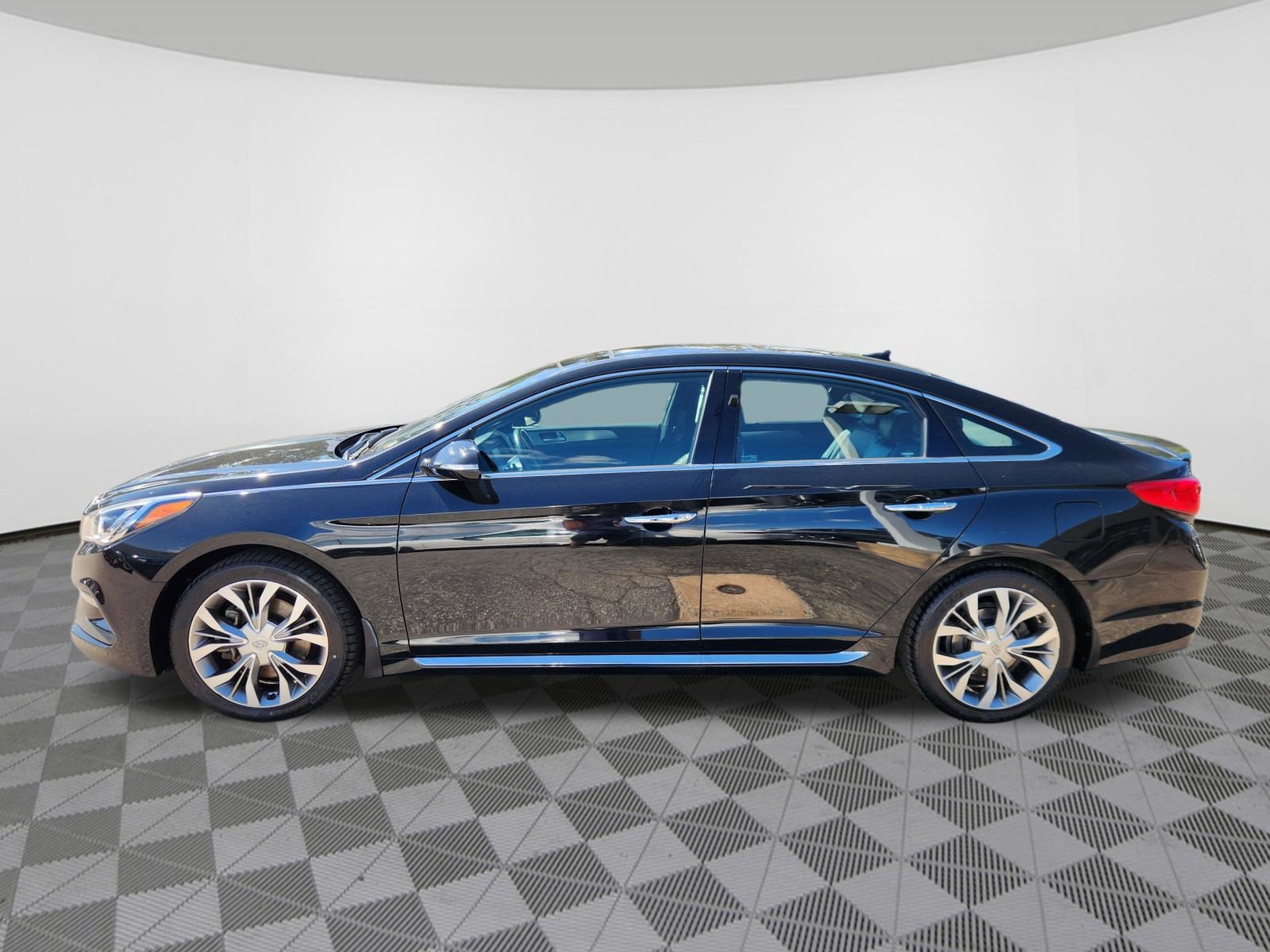 Used 2017 Hyundai Sonata Limited 2.0T FWD image 5