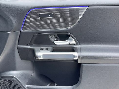 Used 2022 Mercedes-Benz GLB 250 image 48