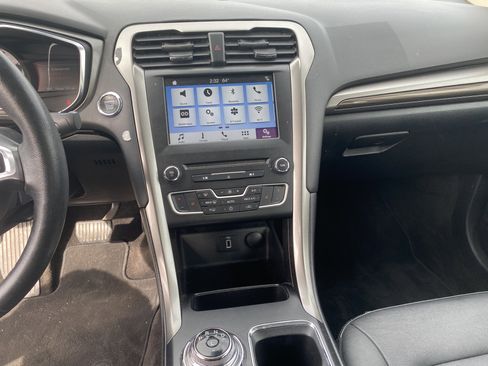 Used 2018 Ford Fusion SE w/ Equipment Group 602A image 14