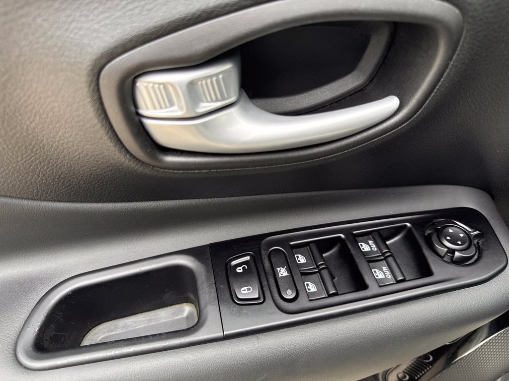 Used 2023 Jeep Renegade Altitude AWD/4WD image 21