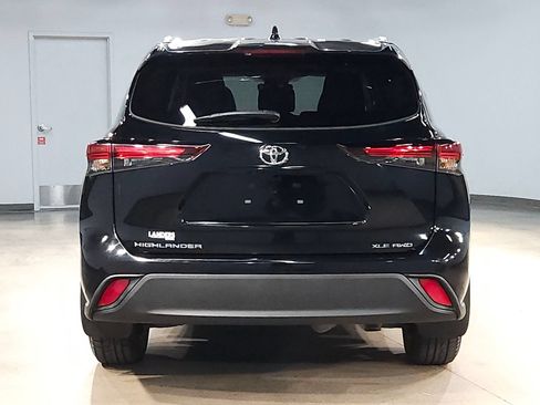 Used 2025 Toyota Highlander XLE AWD/4WD image 6