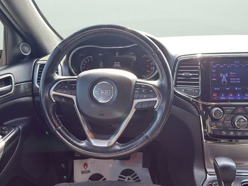 Used 2019 Jeep Grand Cherokee Laredo AWD/4WD image 12