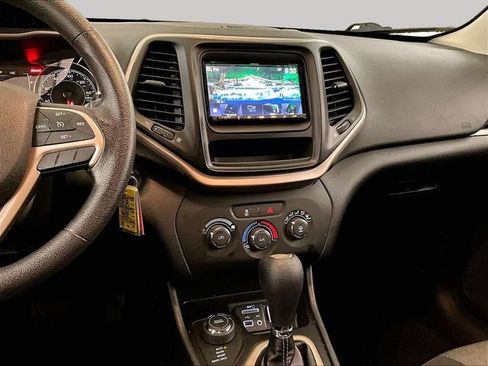 Used 2016 Jeep Cherokee Sport AWD/4WD image 6