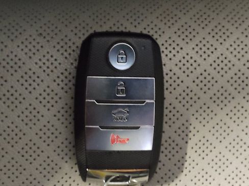 Used 2018 Kia Optima EX image 32