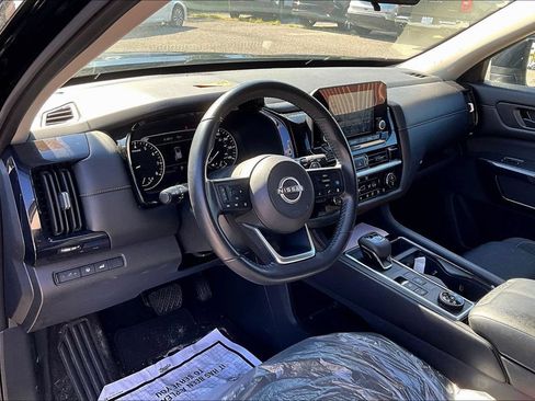 Used 2025 Nissan Pathfinder SV AWD/4WD image 4