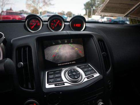 Used 2017 Nissan 370Z Touring image 26