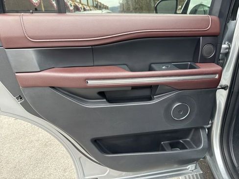 Used 2024 Ford Expedition Limited image 18