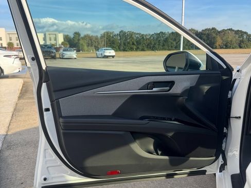 Used 2026 Toyota Camry LE w/ Convenience Package image 9