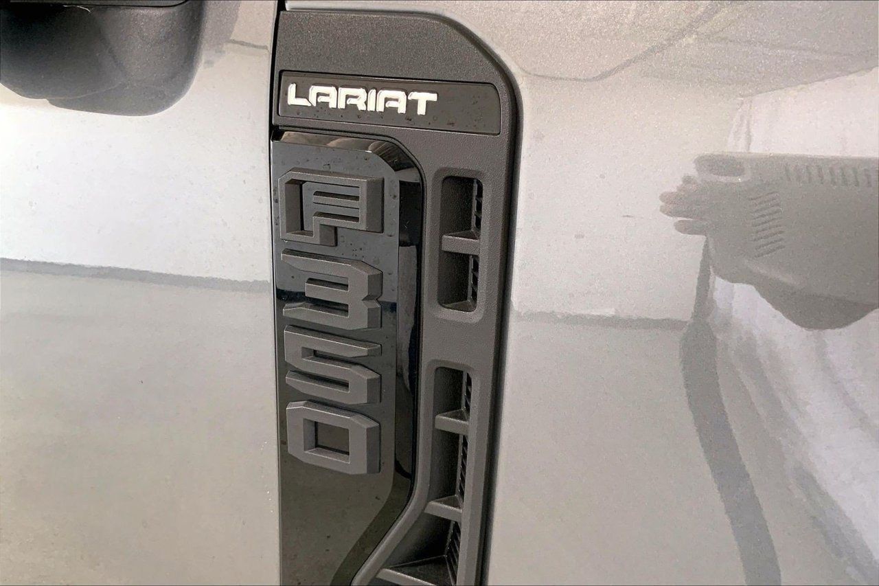 Used 2025 Ford F350 Lariat w/ Lariat Ultimate Package AWD/4WD image 9