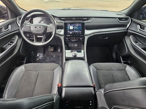 Used 2022 Jeep Grand Cherokee L Laredo image 8