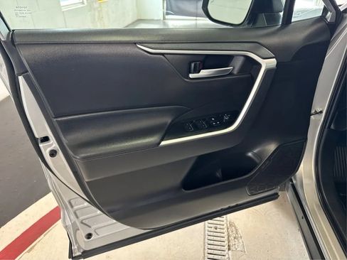Used 2022 Toyota RAV4 XLE image 23