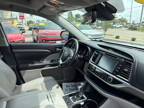 Used 2018 Toyota Highlander Limited Platinum AWD/4WD image 12
