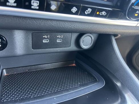 Used 2025 Nissan Rogue SV FWD image 18