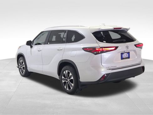 Used 2026 Toyota Highlander XLE AWD/4WD image 25
