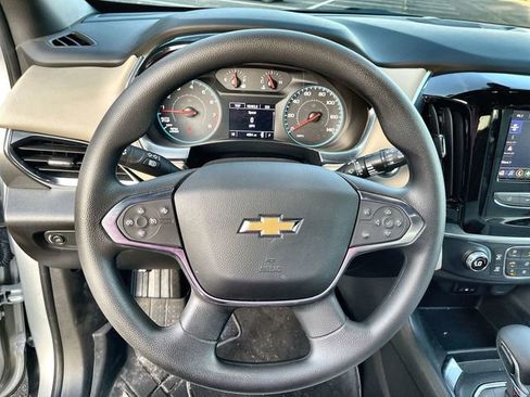 Used 2022 Chevrolet Traverse LS FWD image 12