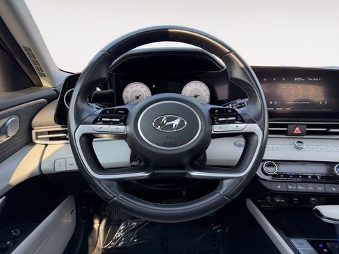 Used 2021 Hyundai Elantra Limited FWD image 13