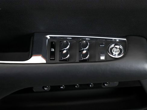 Used 2020 Rolls-Royce Dawn image 18