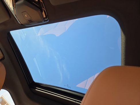 Used 2024 BMW 330i xDrive Sedan w/ Premium Package image 14