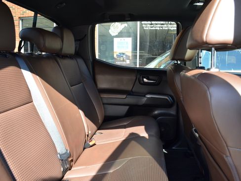 Used 2018 Toyota Tacoma Limited image 21
