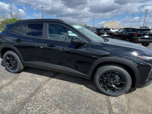 New 2026 Chevrolet Trax LT w/ Driver Confidence Package FWD image 3