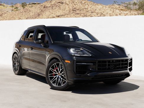 Certified 2026 Porsche Cayenne GTS AWD/4WD image 9