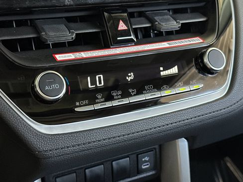 Used 2025 Toyota Corolla Cross LE FWD image 18