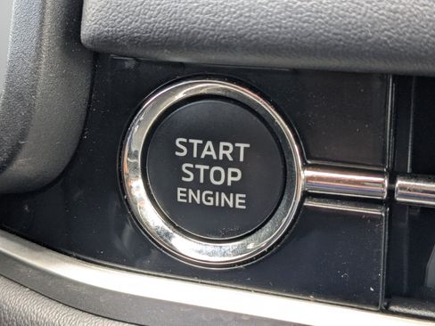 Used 2025 Mitsubishi Outlander SE FWD image 38