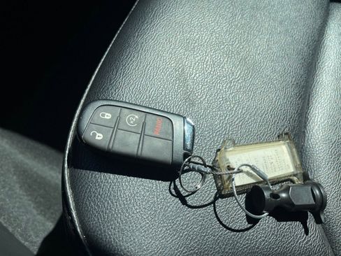 Used 2025 Jeep Compass Limited image 21