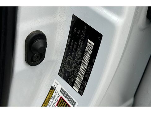 Certified 2023 Toyota Highlander FWD image 34