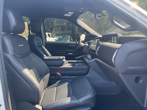 Used 2025 Ford Expedition Platinum w/ Stealth Performance Package AWD/4WD image 12