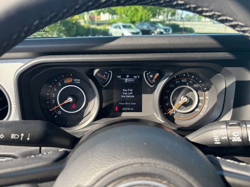 Used 2025 Jeep Wrangler Unlimited Sport AWD/4WD image 39