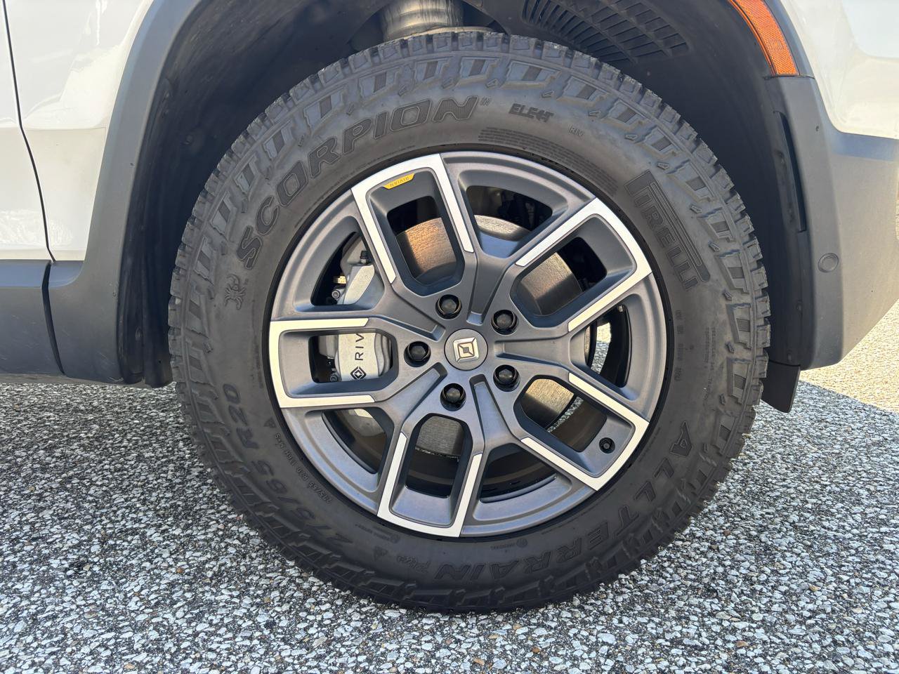 Used 2025 Rivian R1S Adventure Dual AWD/4WD image 31