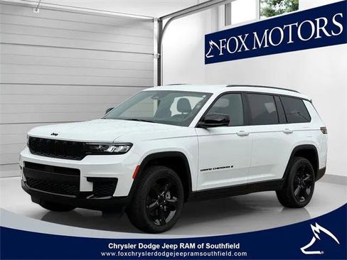 Certified 2023 Jeep Grand Cherokee L Laredo image 1