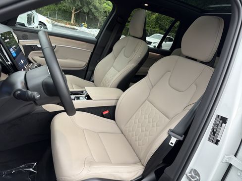 Used 2025 Volvo XC90 B5 Core AWD/4WD image 16