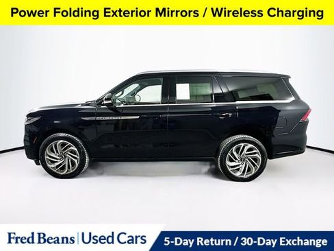 Used 2025 Lincoln Navigator Reserve AWD/4WD image 5