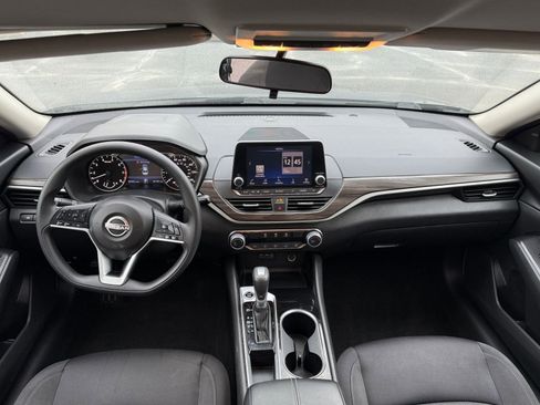 Used 2024 Nissan Altima 2.5 SV image 32