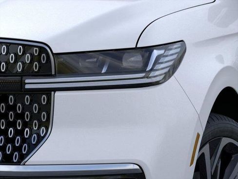 New 2026 Lincoln Navigator L Reserve AWD/4WD image 18