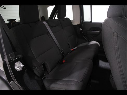 Used 2022 Jeep Wrangler Unlimited Sport AWD/4WD image 19