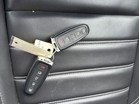 Used 2019 Ford Escape SEL AWD/4WD image 21