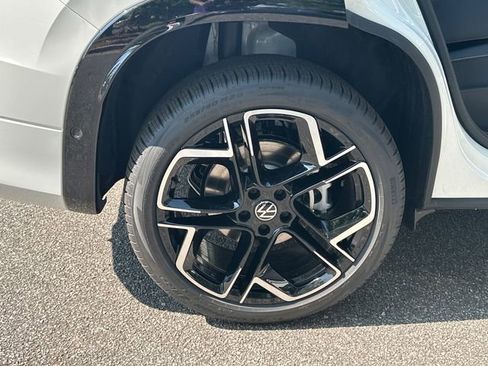 New 2026 Volkswagen Tiguan SEL R-Line AWD/4WD image 17