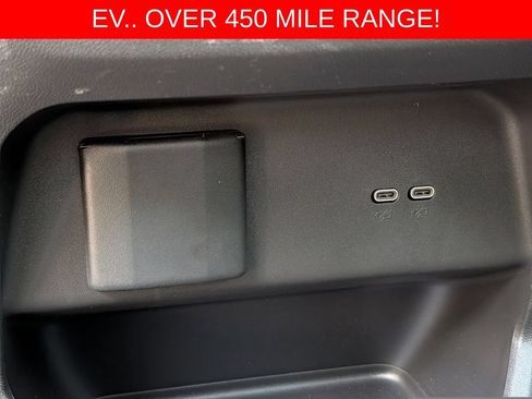 Used 2025 Chevrolet Silverado EV RST AWD/4WD image 31